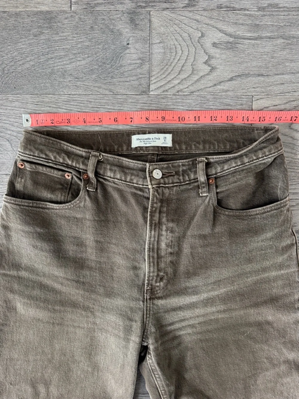 🌼ABERCROMBIE & FITCH🌼 90s Relaxed Jeans in Olive Brown, Size 28